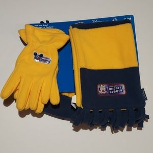 Disney Store Exclusive gloves hat scarf set s/m